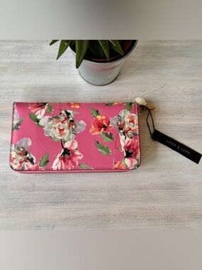 Love & Lore Zip-Around Wallet in Multicolour Floral Pink & Gold Accents. New ❤️
